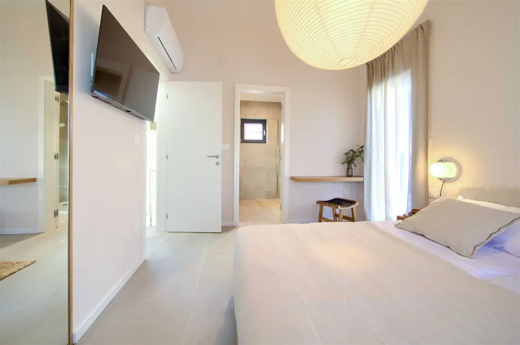 2-Bedroom House in Malinska with Heated Pool