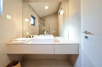 2-Bedroom House in Malinska with Heated Pool