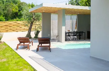 2-Bedroom House in Malinska with Heated Pool