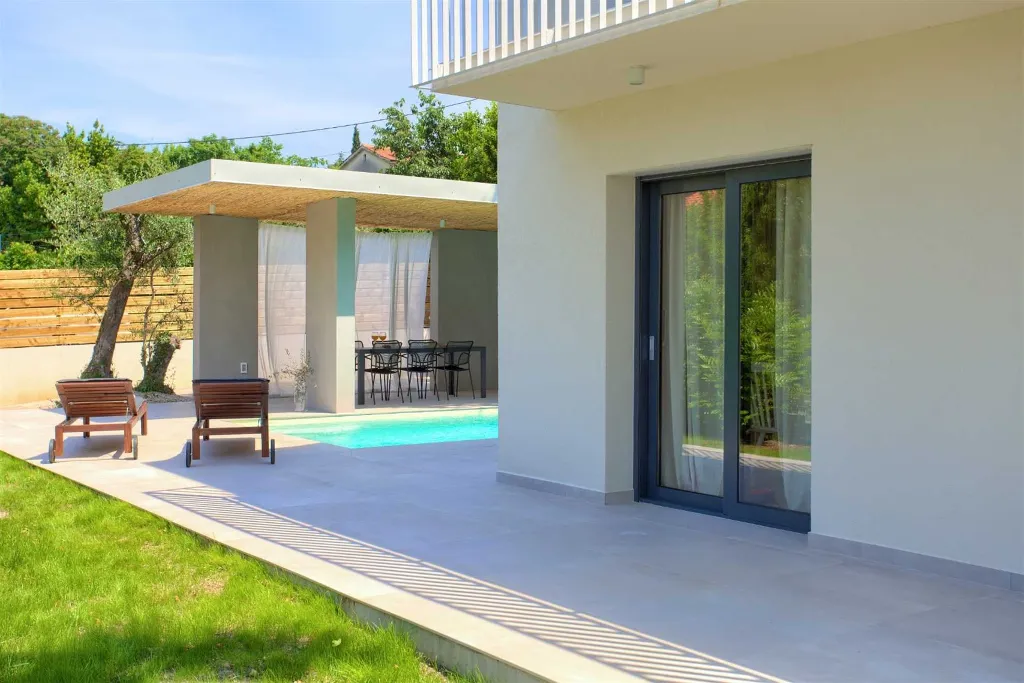 2-Bedroom House in Malinska with Heated Pool