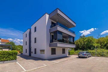 Two-Bedroom Apartment in Njivice for Up to 5