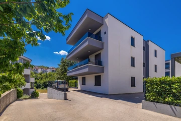 Two-Bedroom Apartment in Njivice for Up to 5