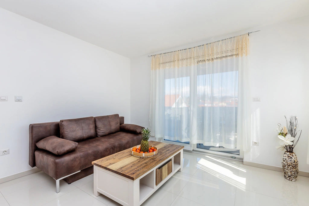 Two-Bedroom Apartment in Njivice for Up to 5