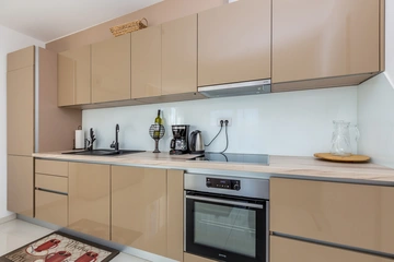 Two-Bedroom Apartment in Njivice for Up to 5