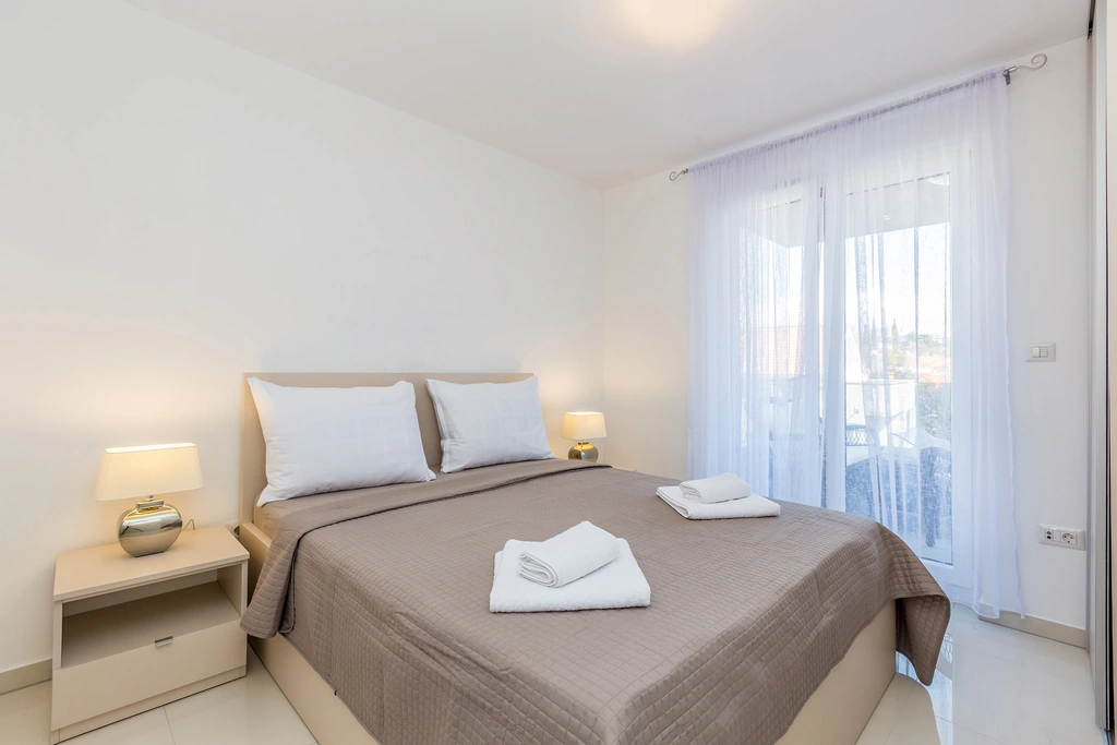 Two-Bedroom Apartment in Njivice for Up to 5