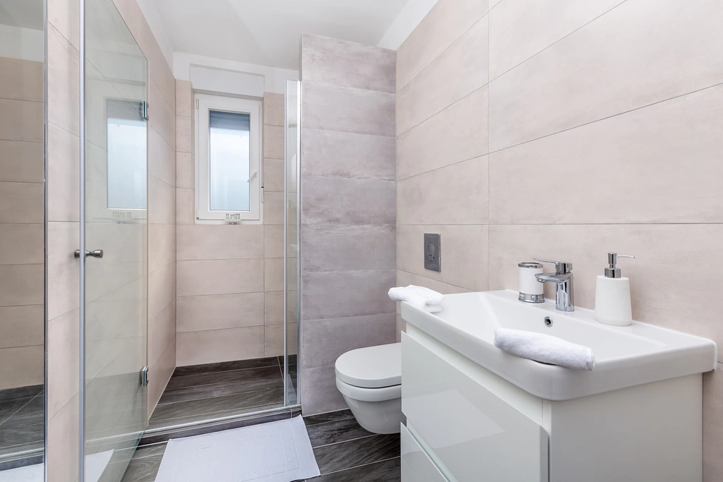 Two-Bedroom Apartment in Njivice for Up to 5