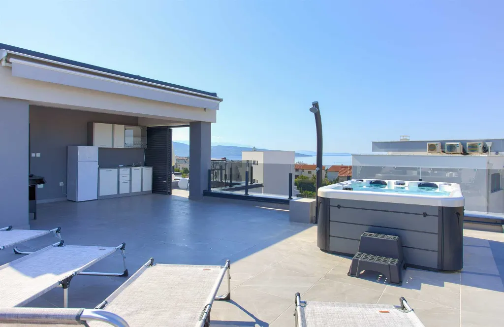 Krk 2-Bedroom Apartment with Sea View Terrace