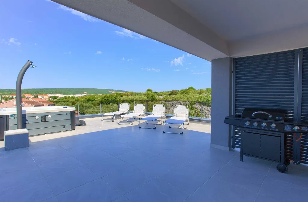 Krk 2-Bedroom Apartment with Sea View Terrace
