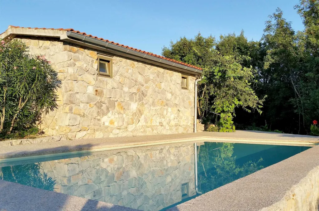 House with Pool in Bajčići for 4 Guests