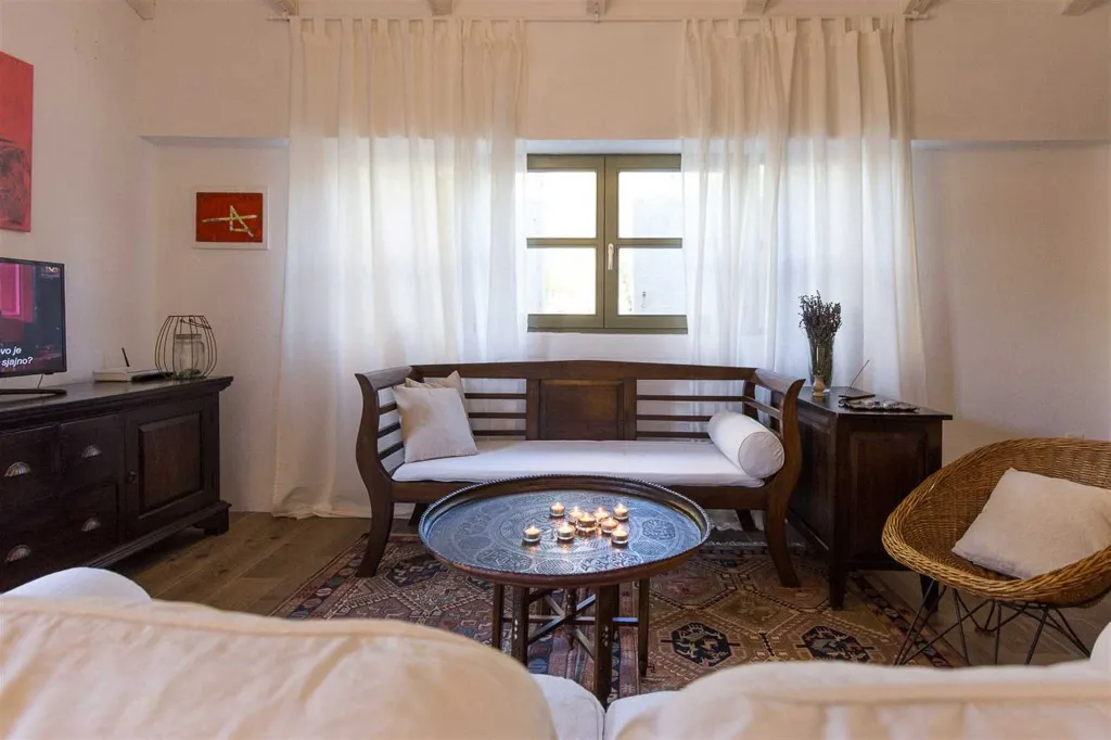 House with Pool in Bajčići for 4 Guests