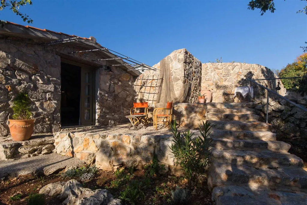 House with Pool in Bajčići for 4 Guests