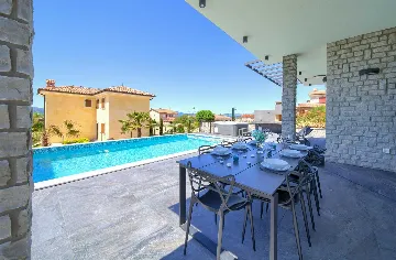 Linardići Villa with Heated Pool for 8 Guests
