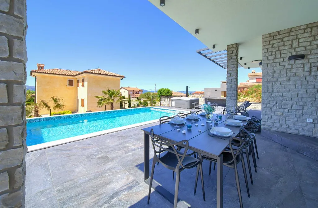 Linardići Villa with Heated Pool for 8 Guests