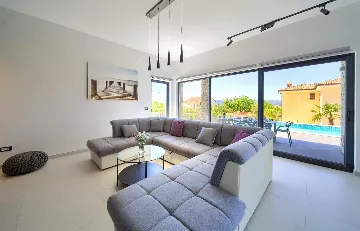 Linardići Villa with Heated Pool for 8 Guests