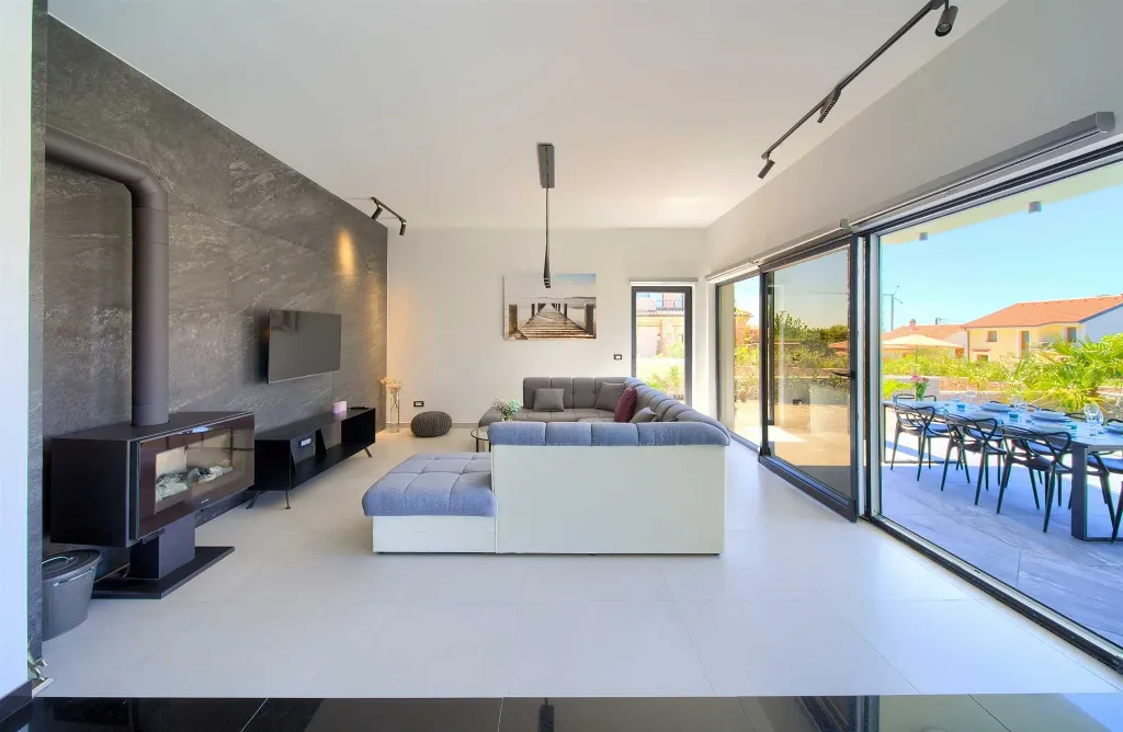 Linardići Villa with Heated Pool for 8 Guests