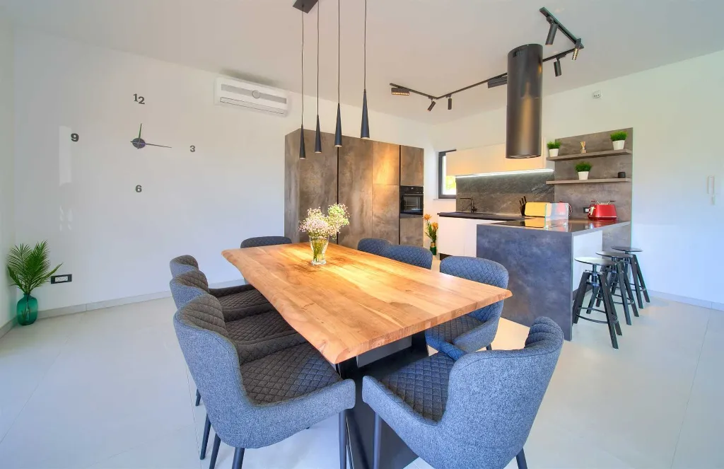Linardići Villa with Heated Pool for 8 Guests