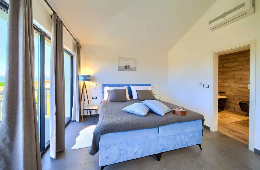 Linardići Villa with Heated Pool for 8 Guests