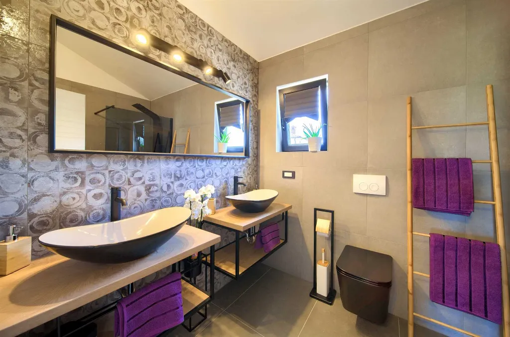 Linardići Villa with Heated Pool for 8 Guests