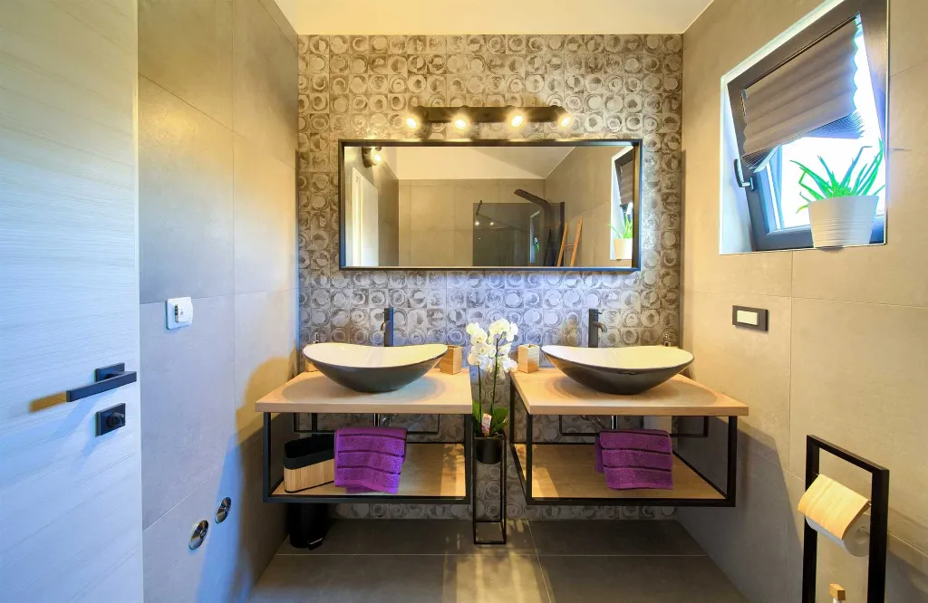 Linardići Villa with Heated Pool for 8 Guests