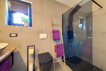 Linardići Villa with Heated Pool for 8 Guests