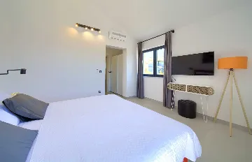 Linardići Villa with Heated Pool for 8 Guests