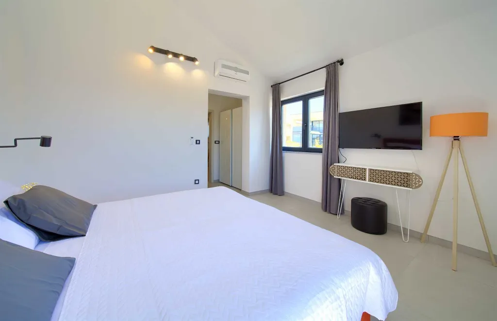Linardići Villa with Heated Pool for 8 Guests