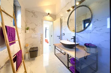 Linardići Villa with Heated Pool for 8 Guests