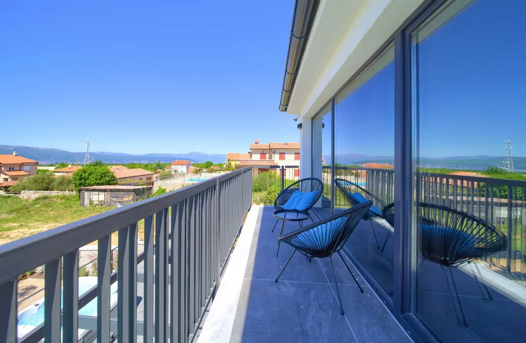 Linardići Villa with Heated Pool for 8 Guests