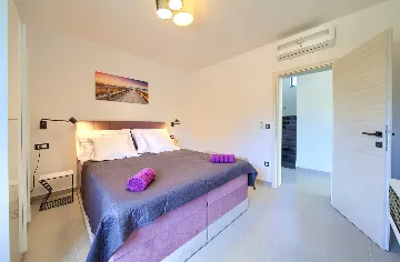 Linardići Villa with Heated Pool for 8 Guests