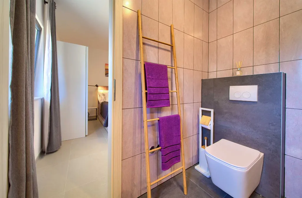 Linardići Villa with Heated Pool for 8 Guests