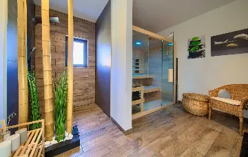 Linardići Villa with Heated Pool for 8 Guests