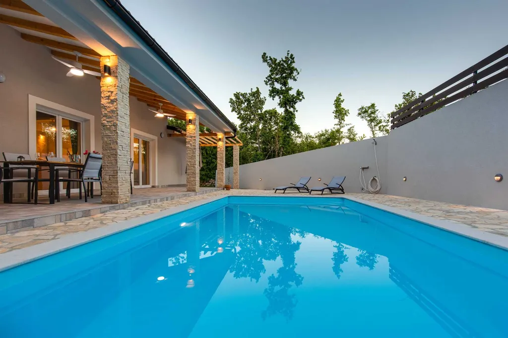3-Bedroom Holiday House in Vrh for 6 Guests