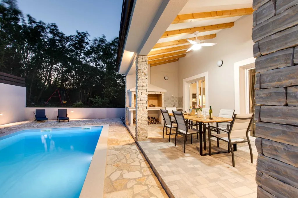 3-Bedroom Holiday House in Vrh for 6 Guests