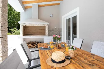 3-Bedroom Holiday House in Vrh for 6 Guests