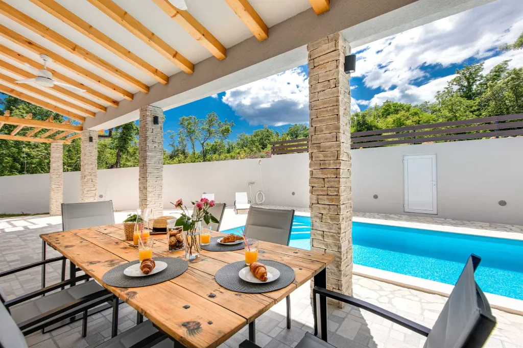 3-Bedroom Holiday House in Vrh for 6 Guests