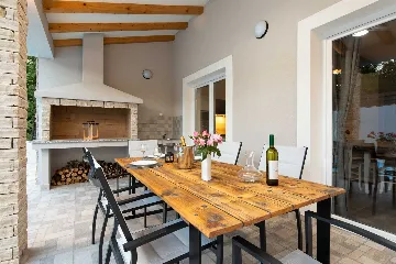 3-Bedroom Holiday House in Vrh for 6 Guests