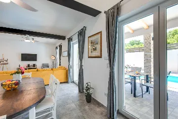 3-Bedroom Holiday House in Vrh for 6 Guests