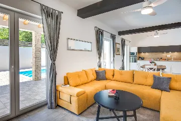 3-Bedroom Holiday House in Vrh for 6 Guests