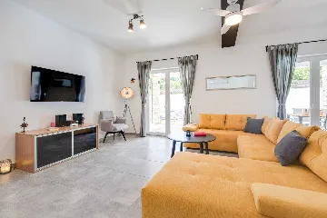 3-Bedroom Holiday House in Vrh for 6 Guests