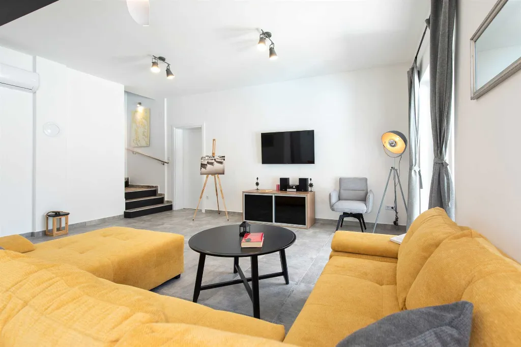 3-Bedroom Holiday House in Vrh for 6 Guests