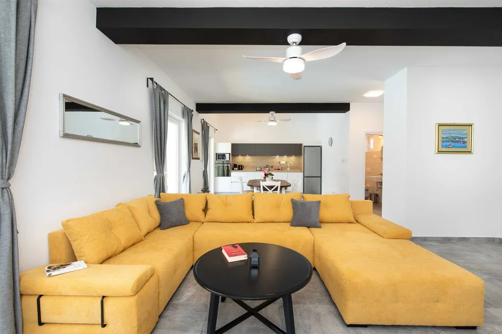 3-Bedroom Holiday House in Vrh for 6 Guests