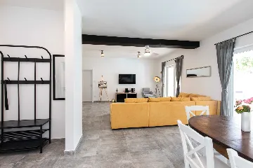 3-Bedroom Holiday House in Vrh for 6 Guests