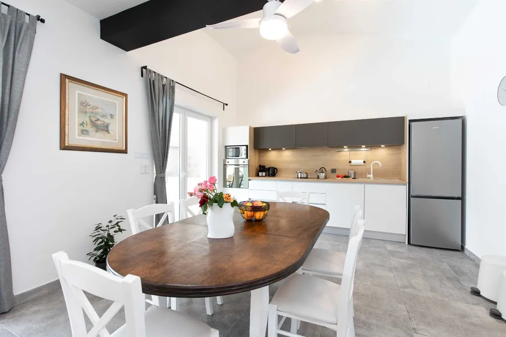3-Bedroom Holiday House in Vrh for 6 Guests