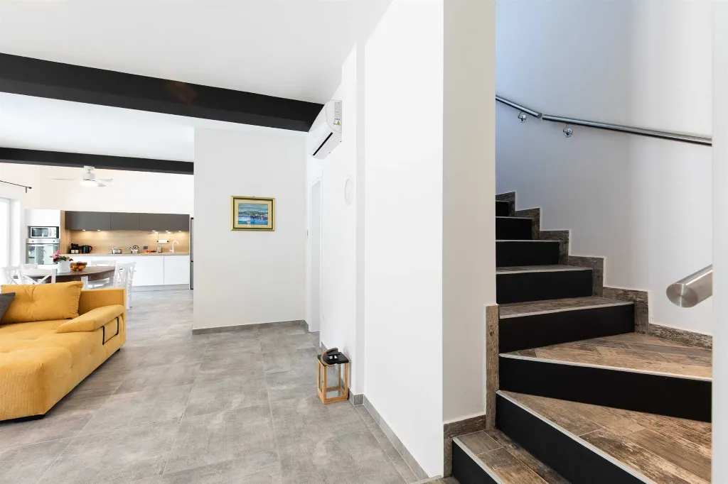 3-Bedroom Holiday House in Vrh for 6 Guests