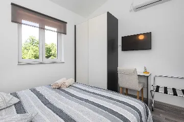 3-Bedroom Holiday House in Vrh for 6 Guests