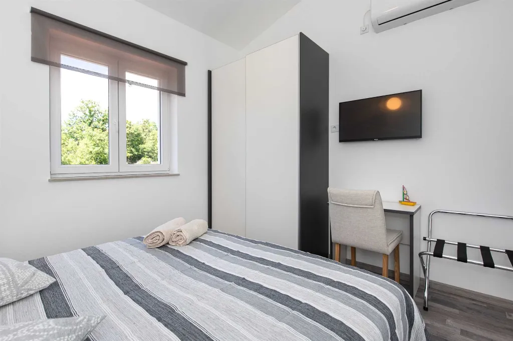 3-Bedroom Holiday House in Vrh for 6 Guests