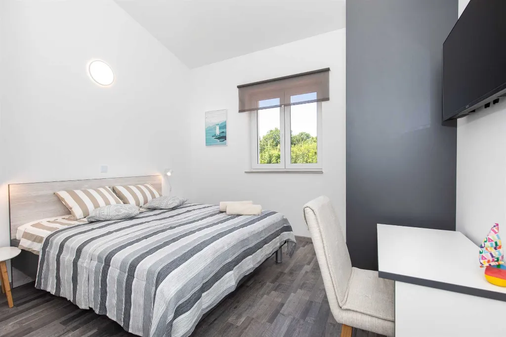 3-Bedroom Holiday House in Vrh for 6 Guests