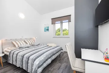 3-Bedroom Holiday House in Vrh for 6 Guests