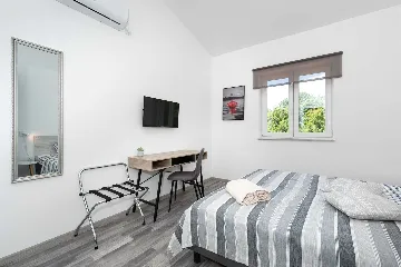 3-Bedroom Holiday House in Vrh for 6 Guests