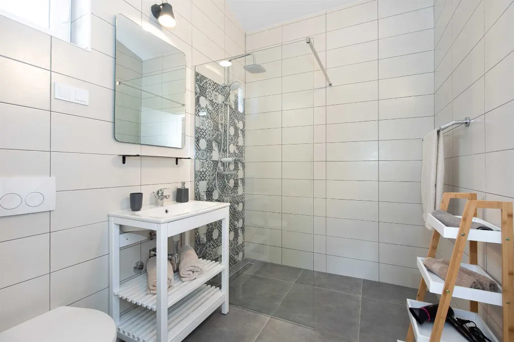 3-Bedroom Holiday House in Vrh for 6 Guests